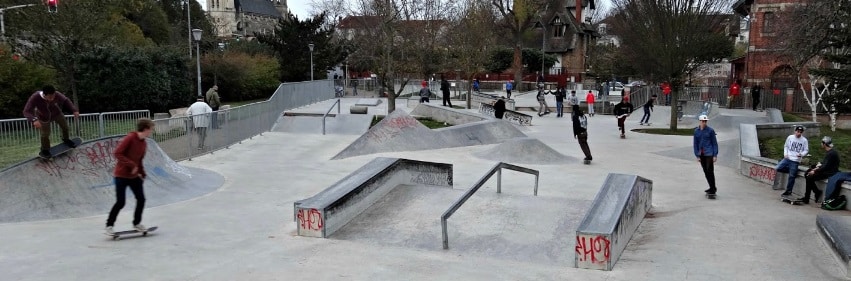 skatepark Poissy : espace de 1650 m2 avec modules de skate et bowl