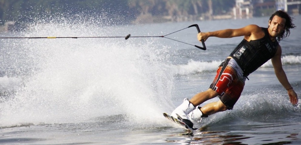 montre étanche sports de glisse : montre robuste et étanche adaptée aux sports de glisse