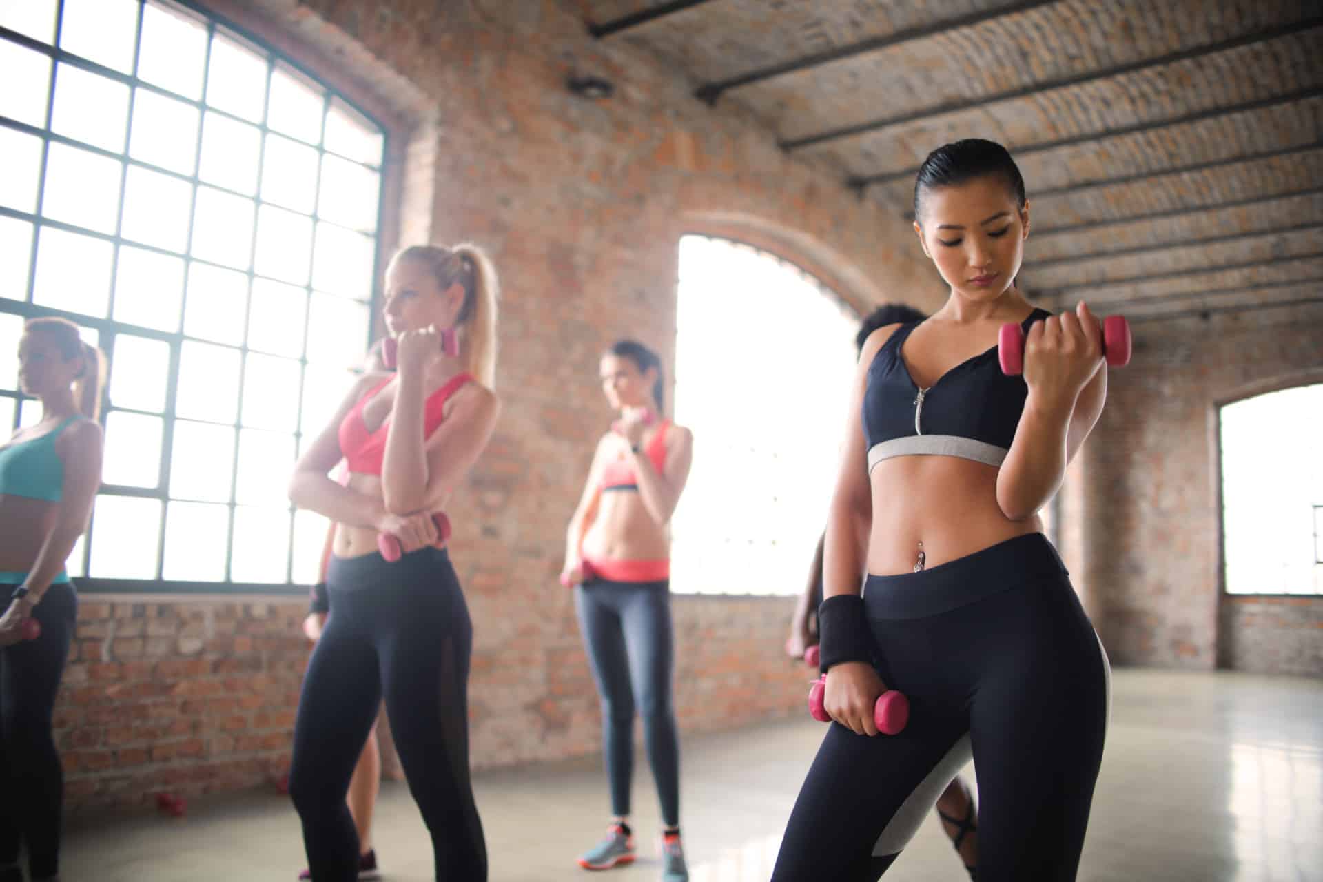 sport et alimentation : personne en train de manger sainement après une séance de sport