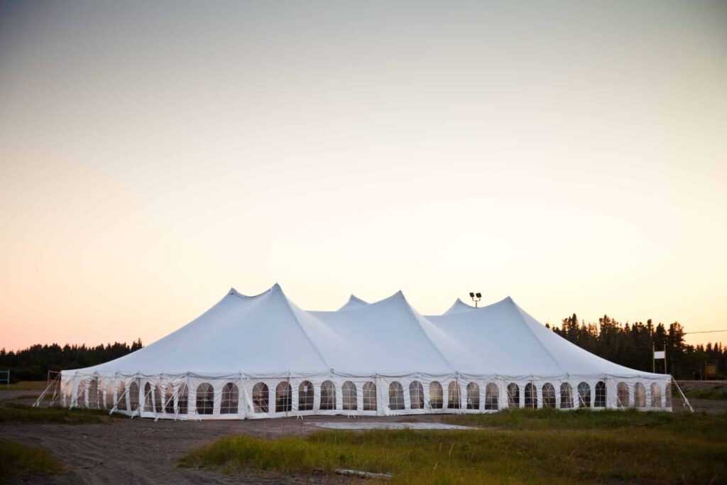 barnum : barnum installé lors d'un événement sportif en plein air