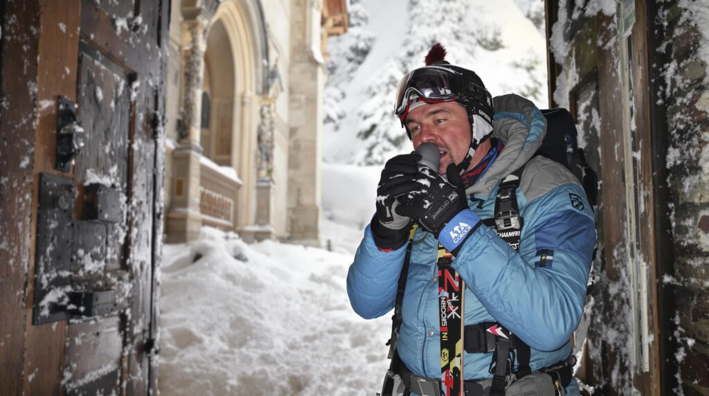 duel mont blanc : confrontation sportive entre un skieur et un trailer au Mont Blanc
