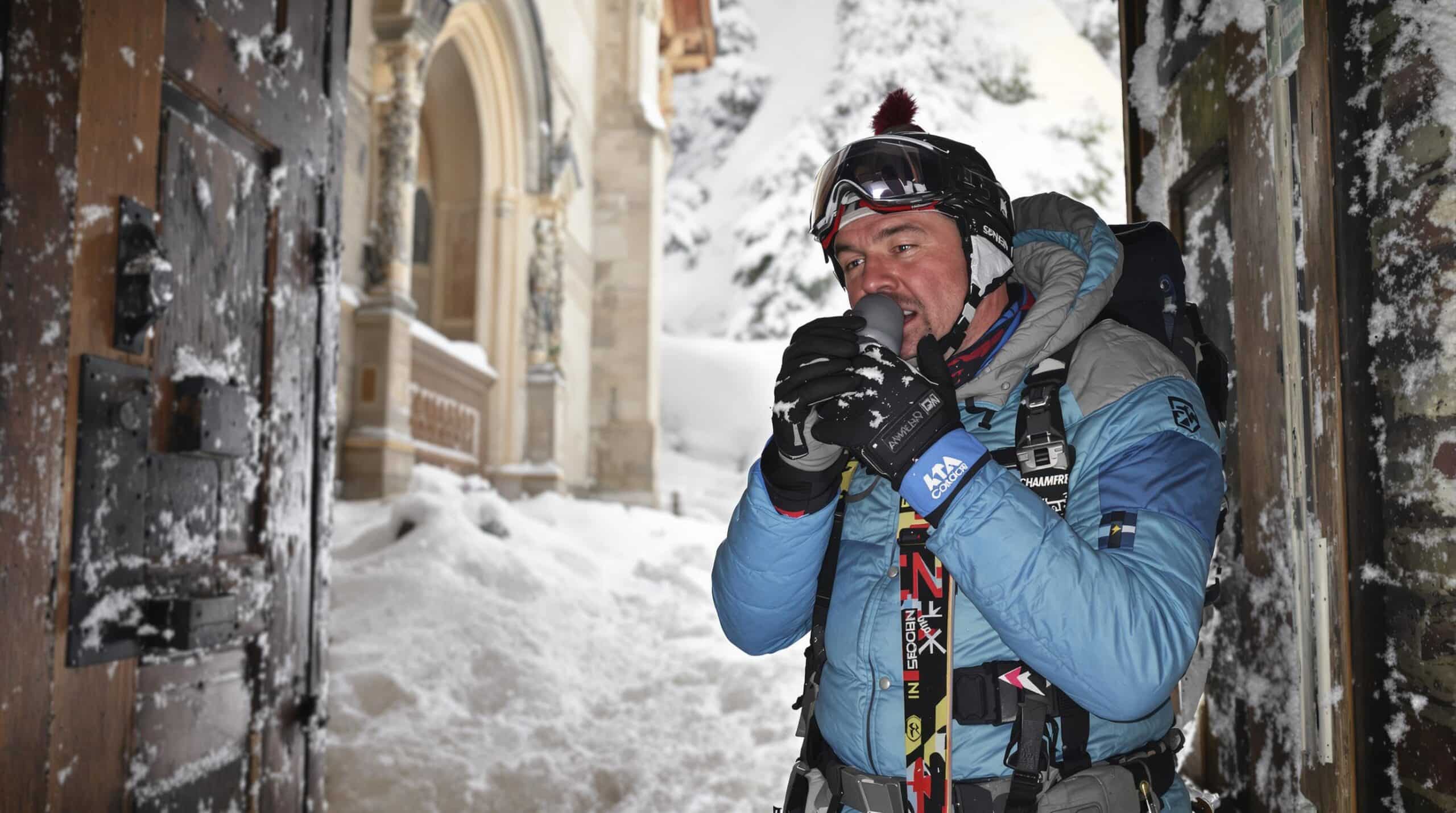duel mont blanc : confrontation sportive entre un skieur et un trailer au Mont Blanc