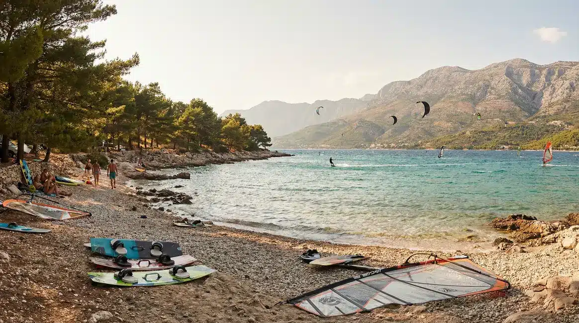 panorama plage croate kitesurf windsurf montagnes